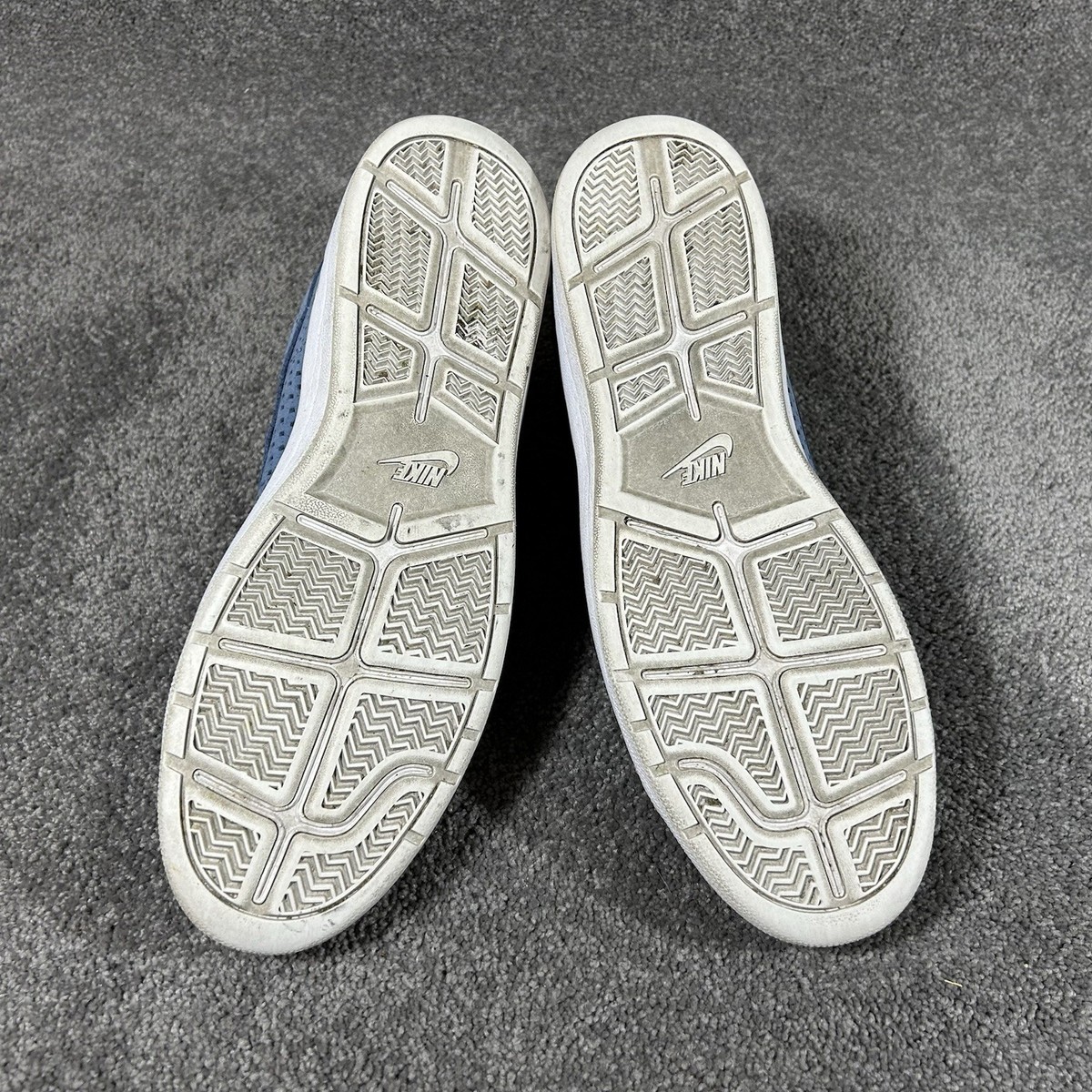 Nike Tennis Classic Ultra QS 807175-401 Men\'s Size 12 Blue Athletic Shows Used Nike Tennis Classic Ultra Premium Polka Dots Blue White Navy  main image 3