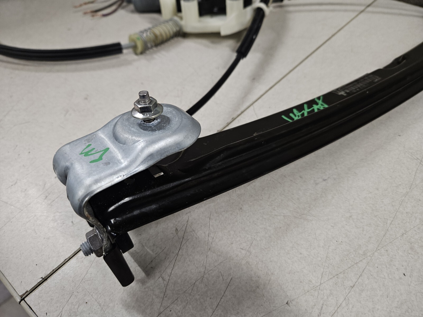 2014-17 Maserati Gihbli Passenger Front Window Regulator Motor Track OEM Tested