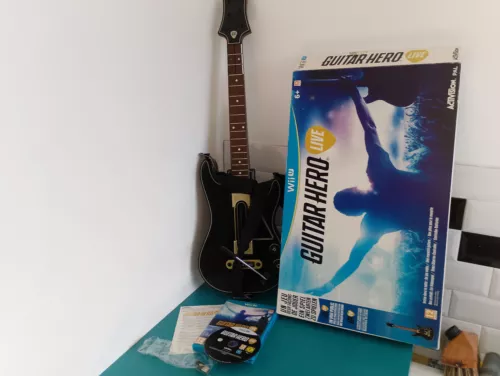 1603256 Jeu vidéo Nintendo WII U wii U FR guitar hero live guitare jeu boite