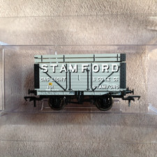 Bachmann 37-202 OO Gauge 8 Plank Rail Wagon- Coke Load  Gas Light & Coke Co