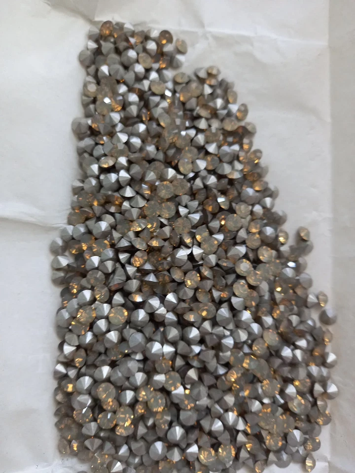 Swarovski Art.1028 SS19 Sand Opal Round Stones foiled 100pc. - Image 2 of 4