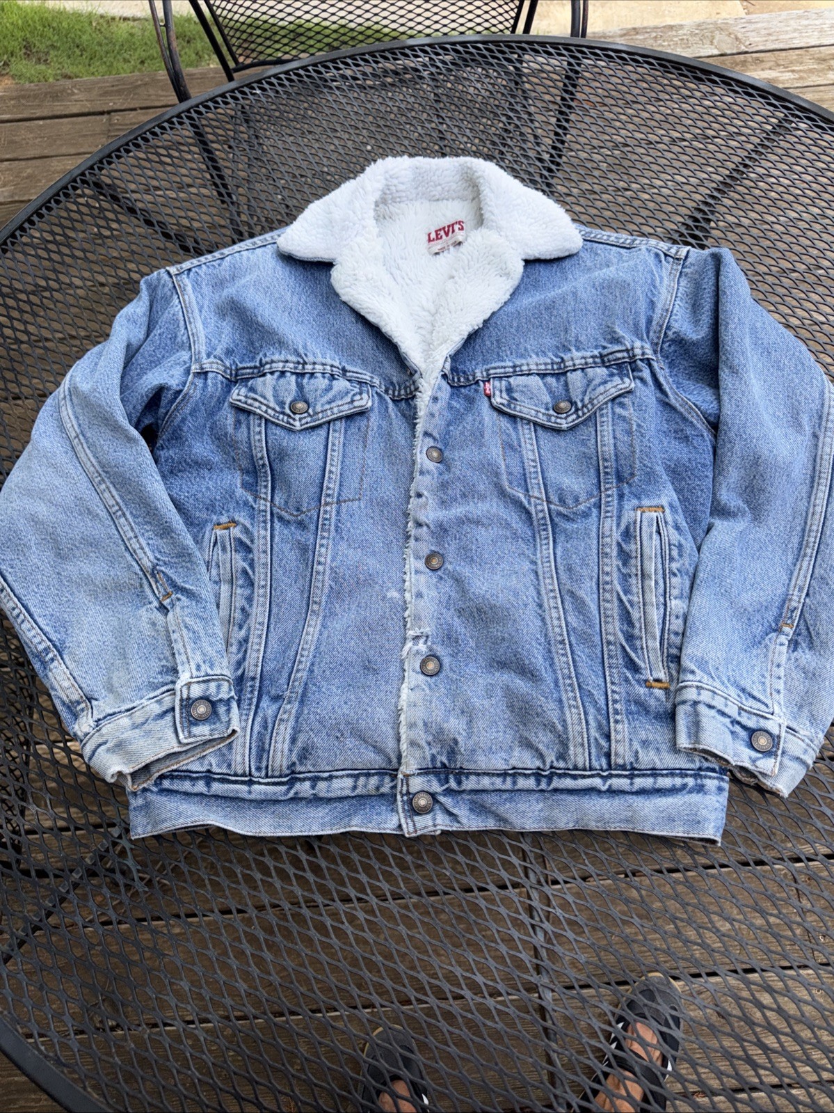 Vintage Levi’s Denim Trucker Jacket Sherpa Lined Size Medium Light Wash Read Des