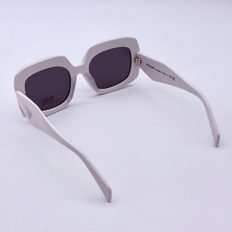 Gafas de sol Prada blancas para hombre con montura cuadrada y lentes negras Foto 4 de 4