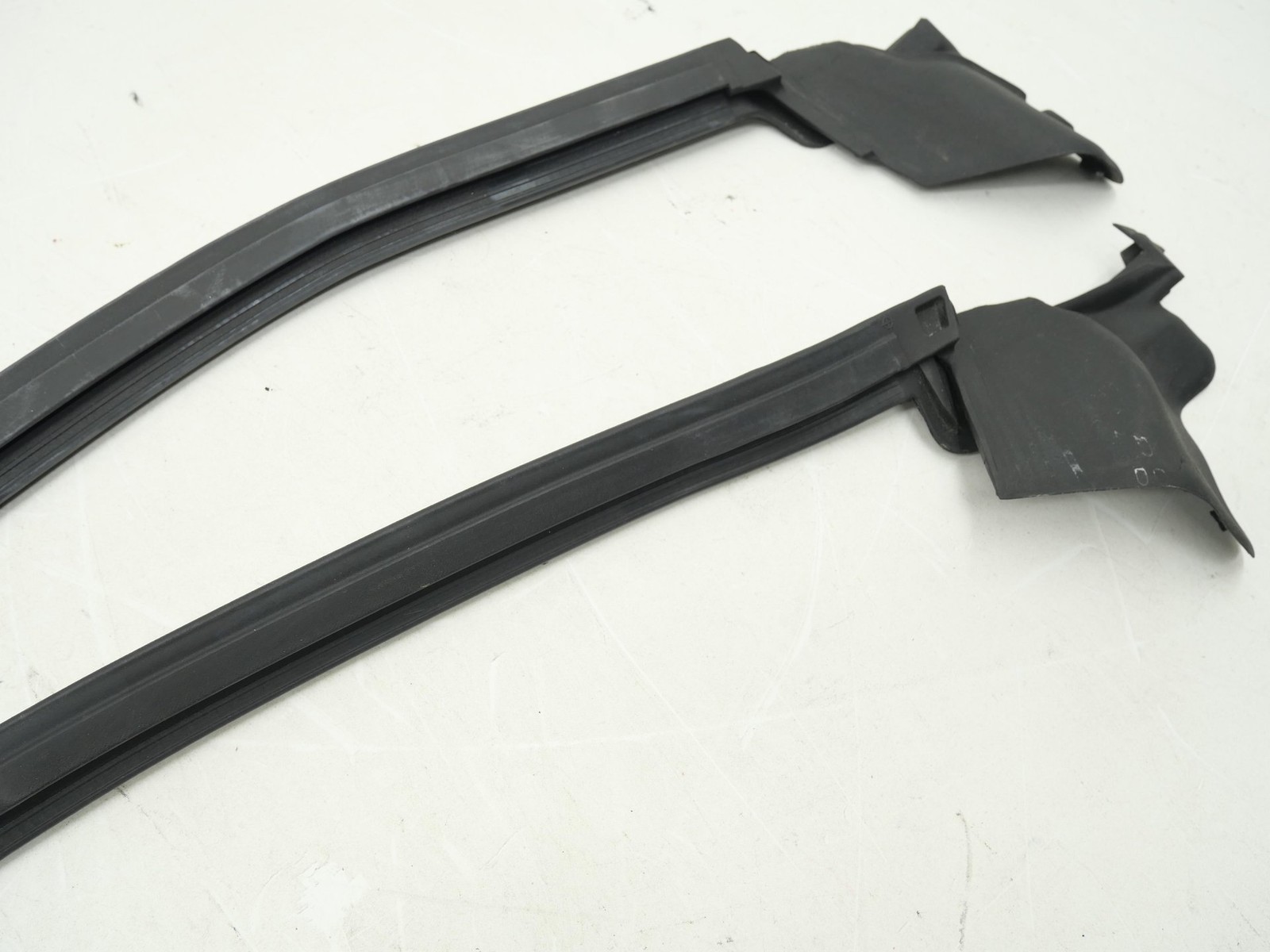 Used Door Molding Weather Strip Seal Driver/Passenger 2016-2021 McLaren 570S OEM