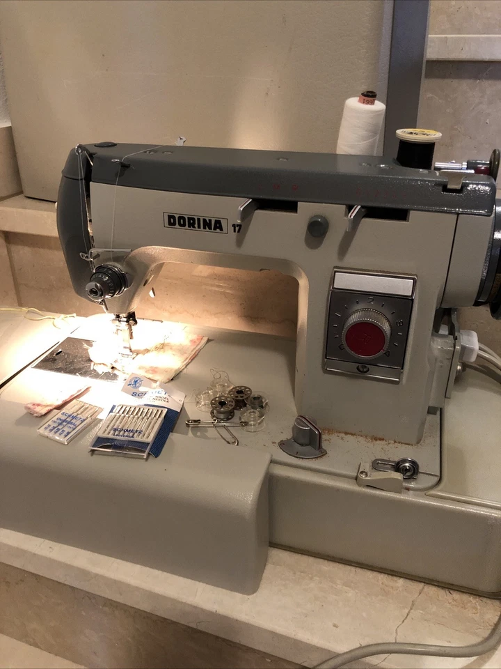 Nähmaschine Dorina 17 Pfaff By Dorina Karlsruhe in Koffer schwere Qualität Rar - Bild 2 von 4