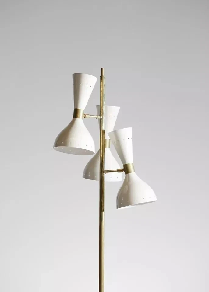 Lámpara de pie moderna estilo italiano lámpara de latón lámpara de tres brazos lámpara ajustable Foto 2 de 4