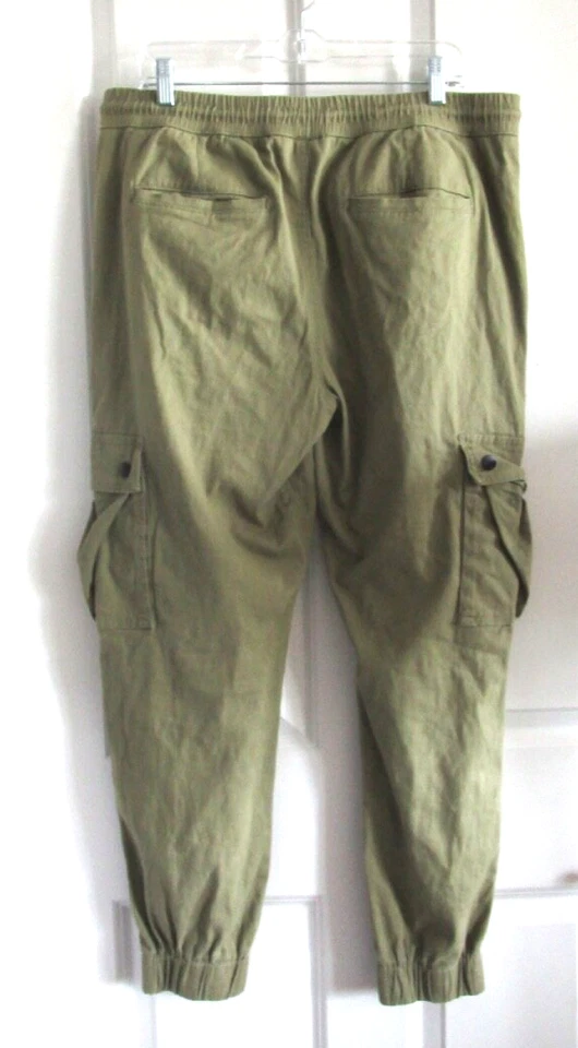 Wesc Unisex CARGO Jogger Pants, GREEN, size men's XL, women's XXL DRAWSTRINGS - Imagem 2 de 4