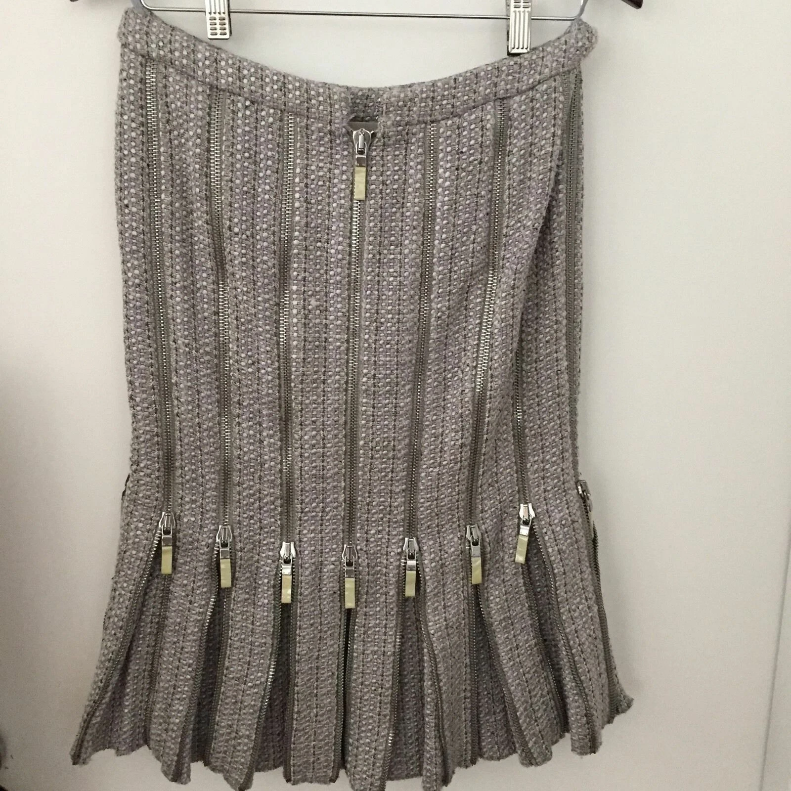 Alexander McQueen Runway giacca tuta pelliccia grigia e gonna $33.000 40 48 sublime