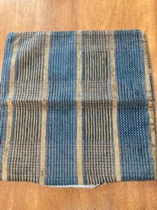 Funda de almohada borde cuchillo sin relleno a cuadros chenilla azul marino y bronce Foto 2 de 4