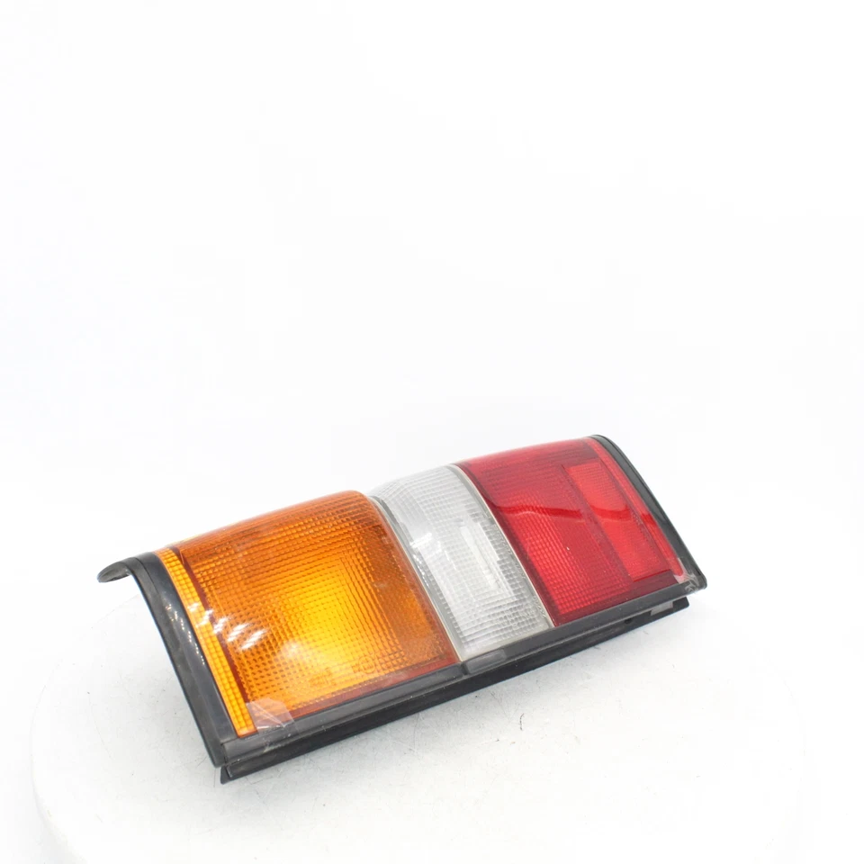 Nissan Pathfinder 1994 lámpara trasera número de pieza 166-58256R Foto 2 de 4