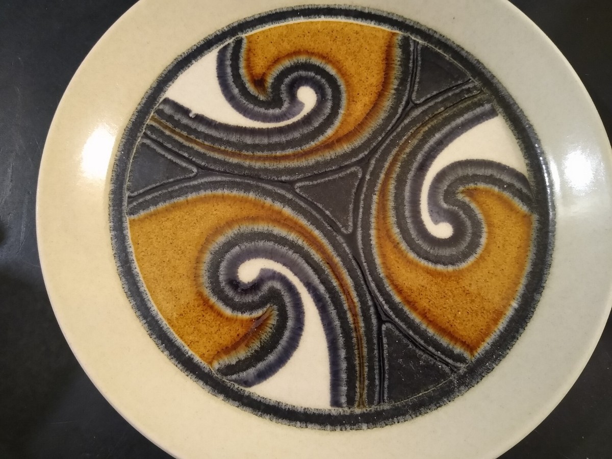EXPO'70 ニュージーランドのcrown lynn社の皿 Crown Lynn Earth Stone Polynesia Salad Plate from New Zealand | eBay
