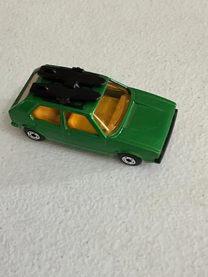 老式 1976 年火柴盒大众高尔夫带冲浪板压铸车 — 第 3/4 张图片