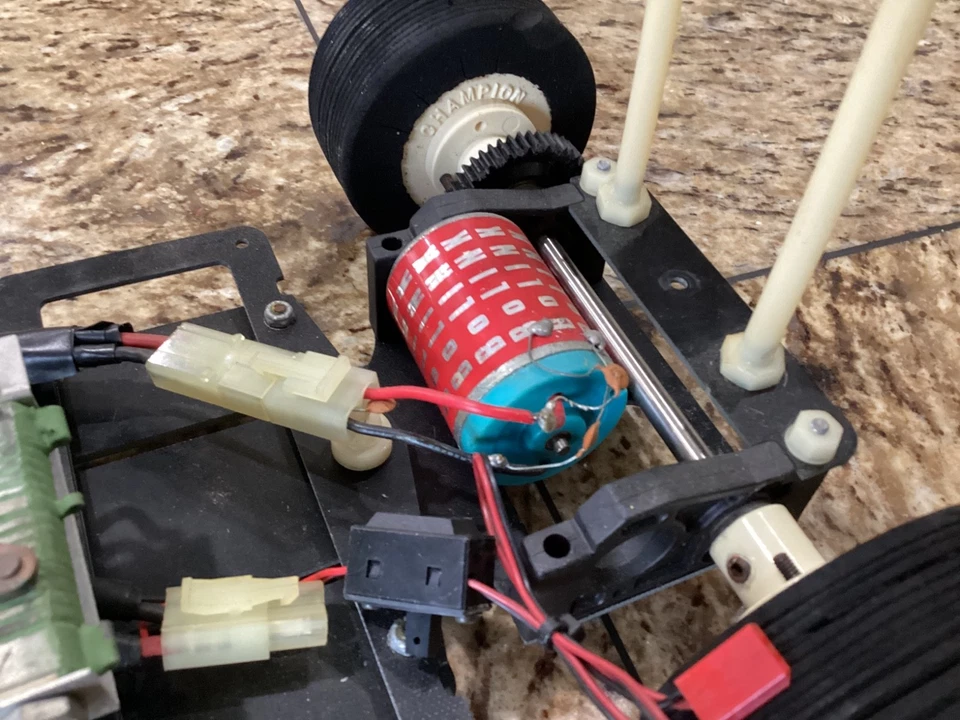 Vintage Bolink 1/10 Pan Car with Motor MSC and servos - Image 4 of 4