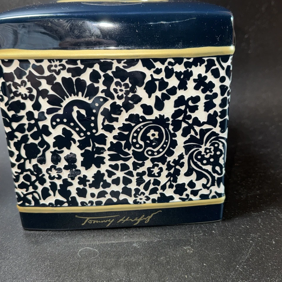 Caja de pañuelos de baño de cerámica Tommy Hilfiger vintage y soporte para cepillo de dientes Foto 4 de 4