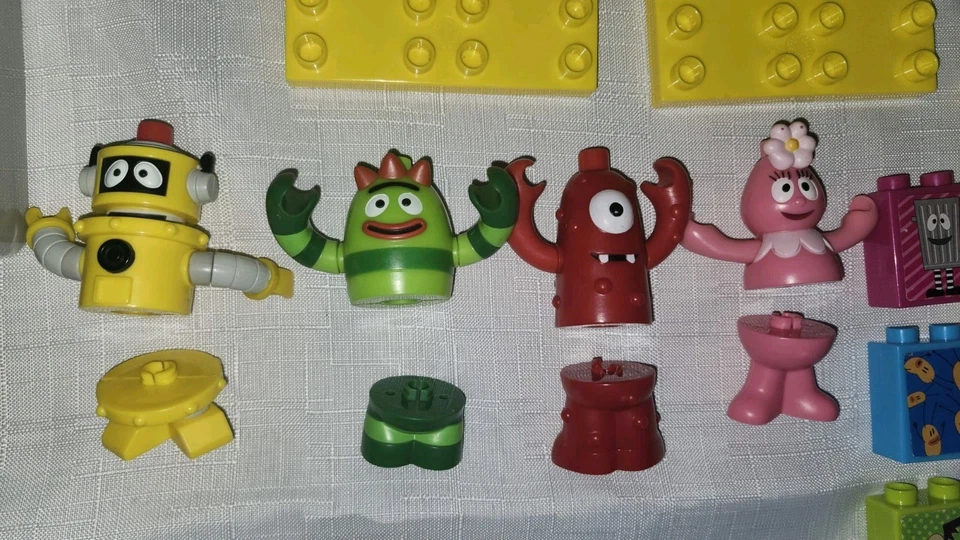 Yo Gabba Gabba Mega Bloks - DJ Lance Boom Box (85008) & Plex Tour Buggy (85006) - Image 3 of 4