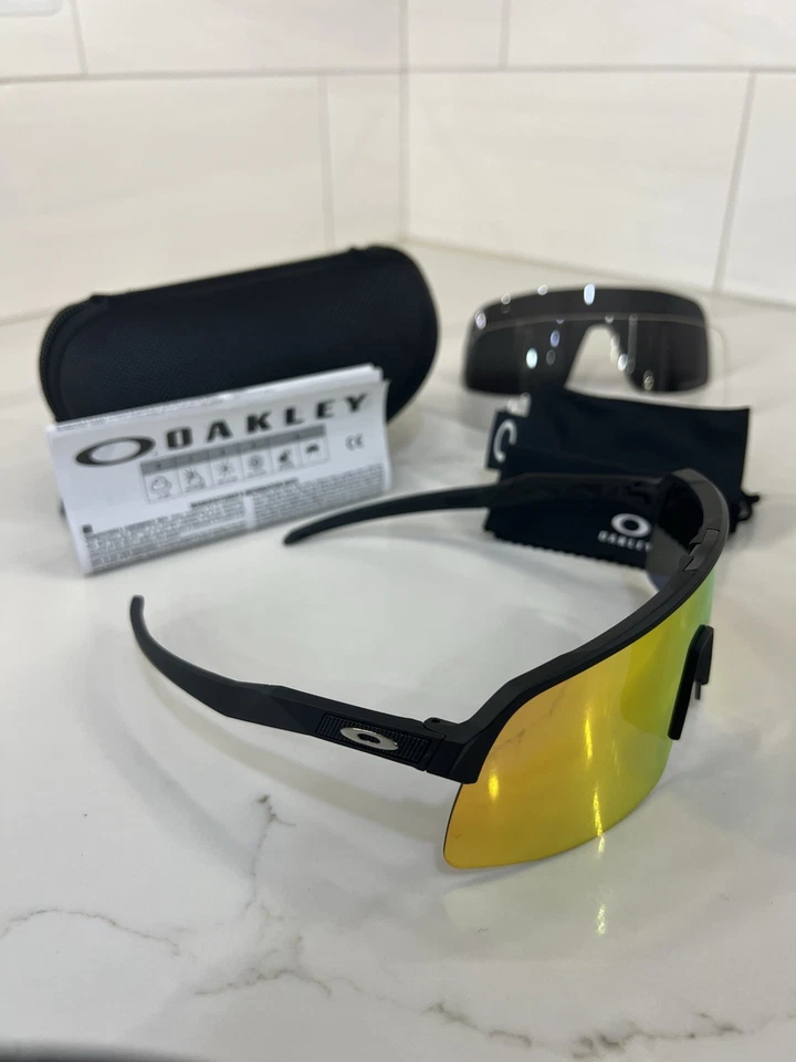 Oakley Sutro Lite armação preta fosca com lentes vermelhas Prizm OO9463 - Imagem 2 de 4