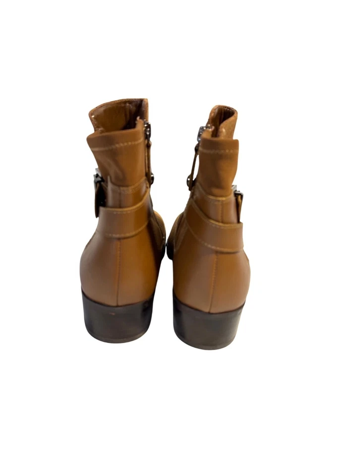 Botines Isaac Mizrahi marrón con detalle de hebilla y cremalleras laterales para mujer 7,5 W - Imagen 4 de 4