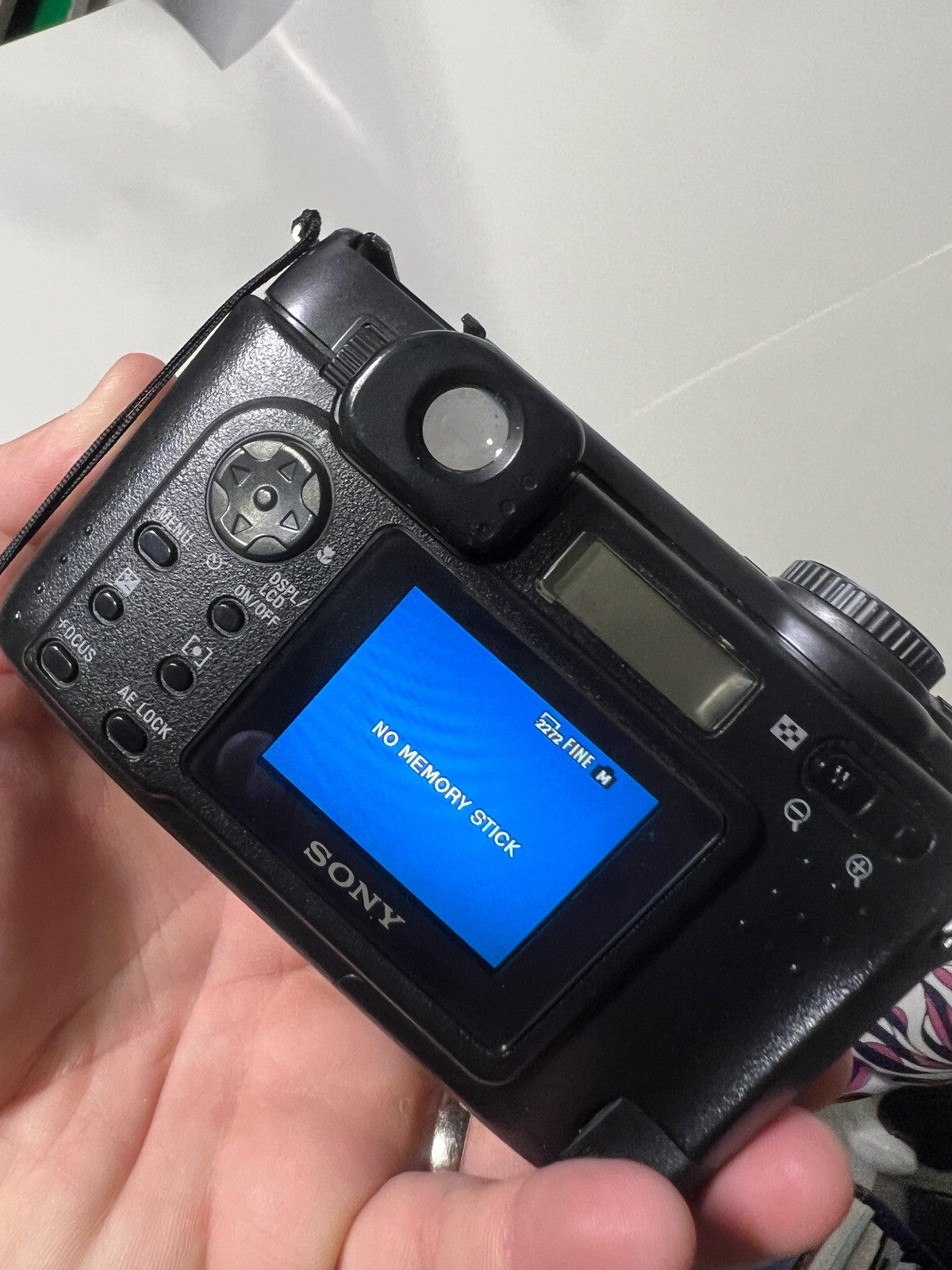 Sony Cybershot DSCS85 Digital Camera + Battery, case; TESTED PLS READ