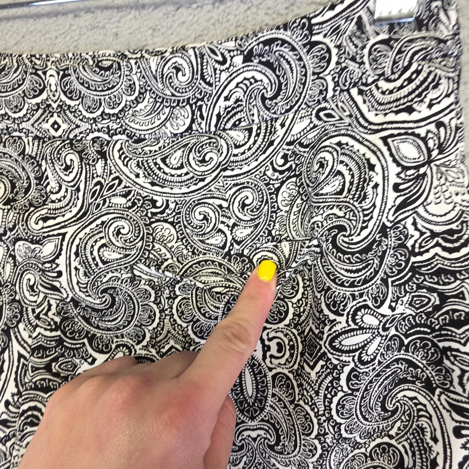 Pantalones Cortos Express Para Mujer 4 Negro Blanco Puño Enrollado Plano Paisley Verano Pull On Foto 4 de 4