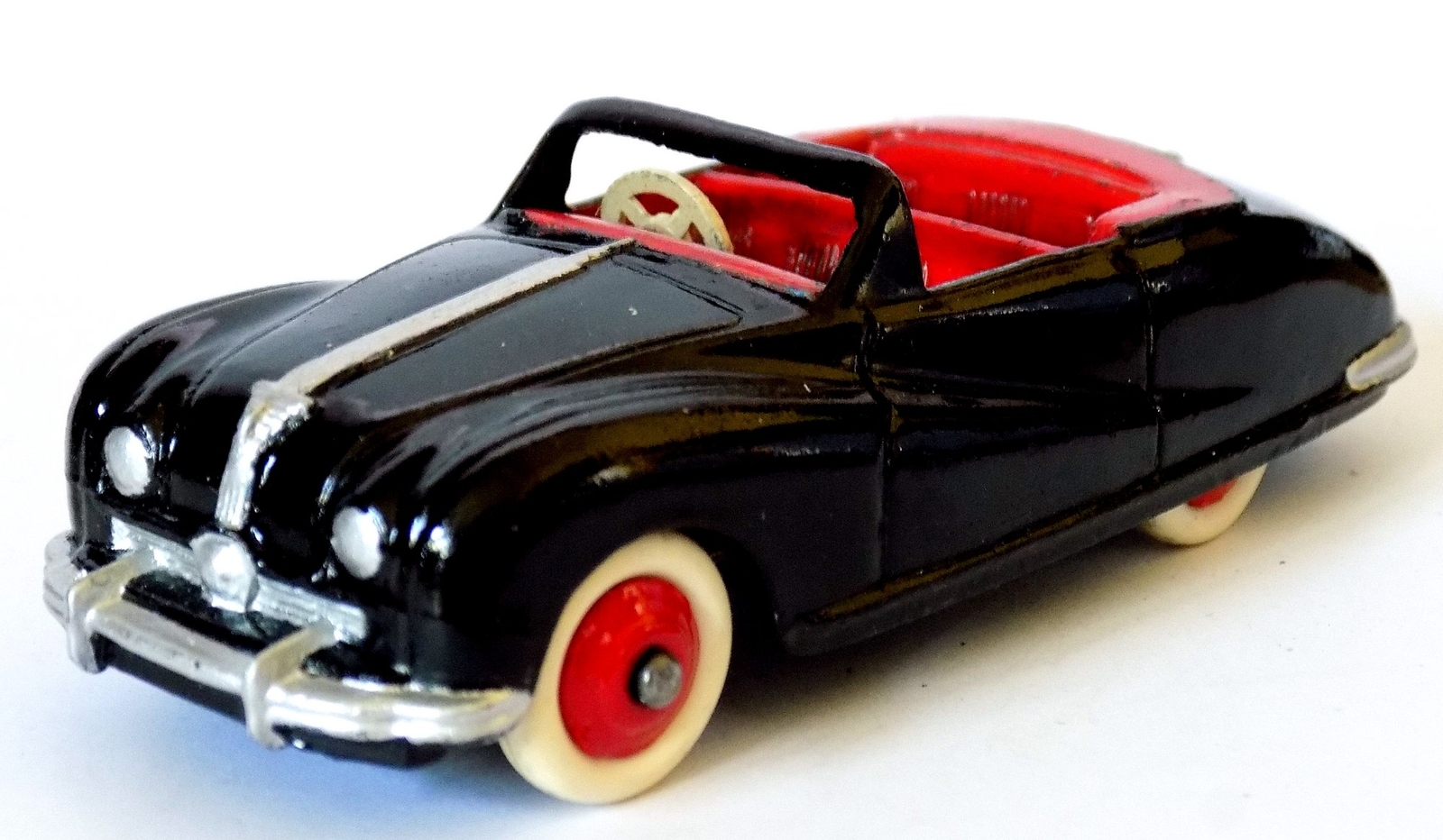 Dinky Toys No.106/140a Austin Atlantic Convertible Car (1951-1959). Code 3 Black