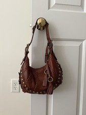 RARA borsa a tracolla Isabella Fiore in pelle di whisky con borchie