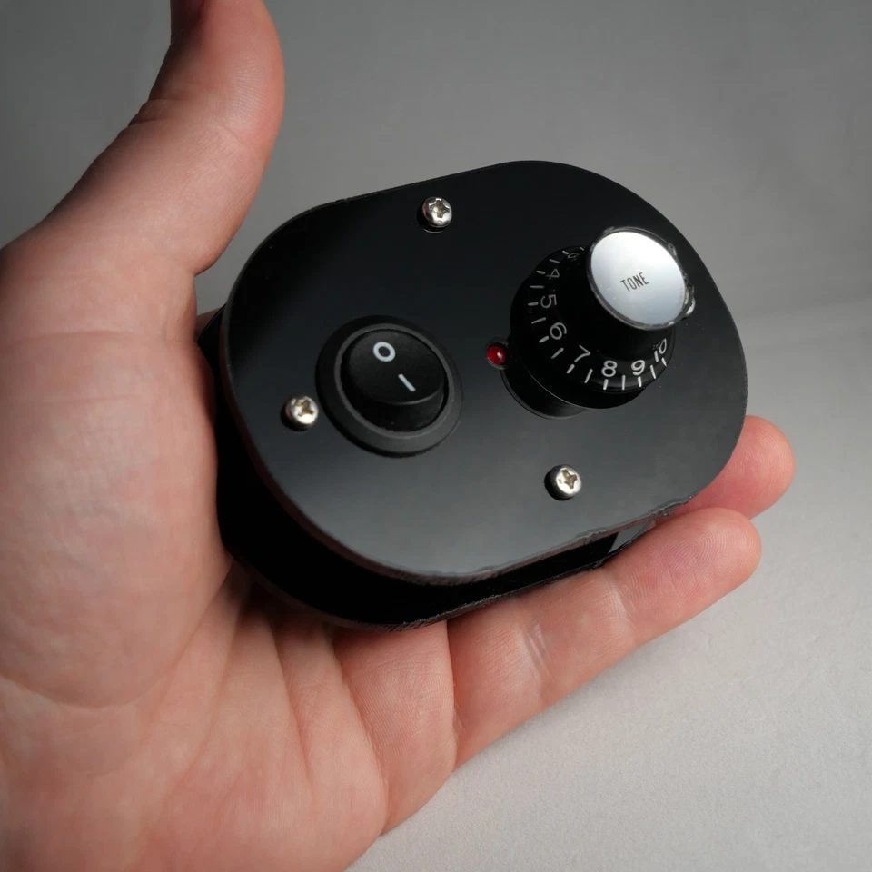 Black Acrylic Compact Midi Controller with 1 Latching Note Button  Potentiometer - Image 2 of 4