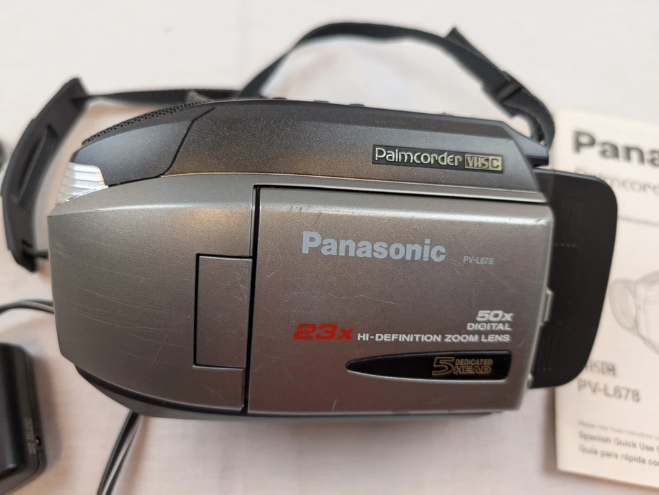 Panasonic PV-L678D Palmsight VHS-C Analog Camera Camcorder Palmcorder Bundle - Image 3 of 4