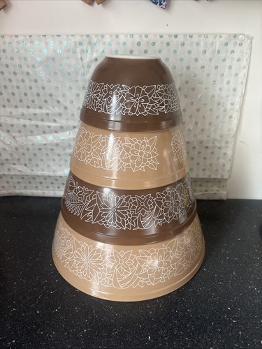 PYREX Woodland nesting mixing bowl Full set 401-404 brown white floral vintage