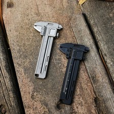 Mini pinza de aleación de titanio EDC llave multiherramienta abrebotellas rompevasos