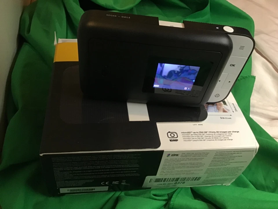 FAULTY KODAK Smile Instant Print Digital Camera   Slide-Open 10MP Camera - Image 2 of 4