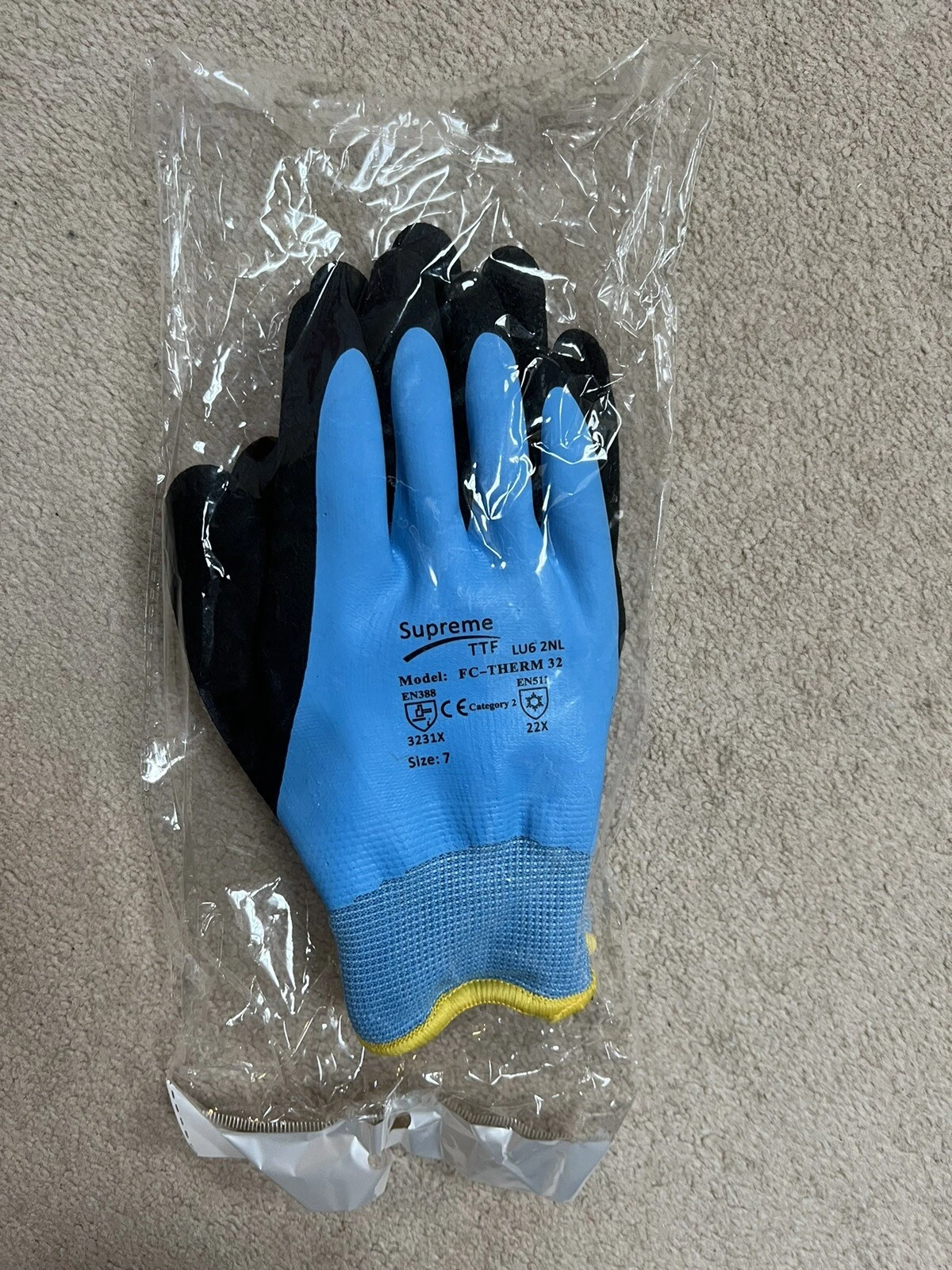Gants de travail bleu suprême doublés polaire. Idéal pour boucher