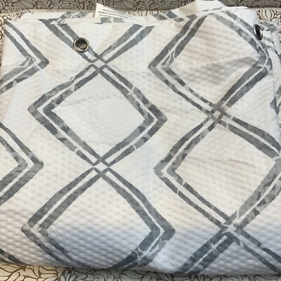   Threshold Dyed Clipped Diamond Shower Curtain White/ Gray (AS SHOWN)  