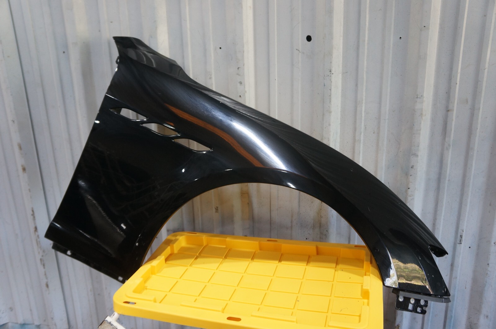 2014-2017 maserati ghibli front right passenger fender black - LOCAL PICKUP ONLY