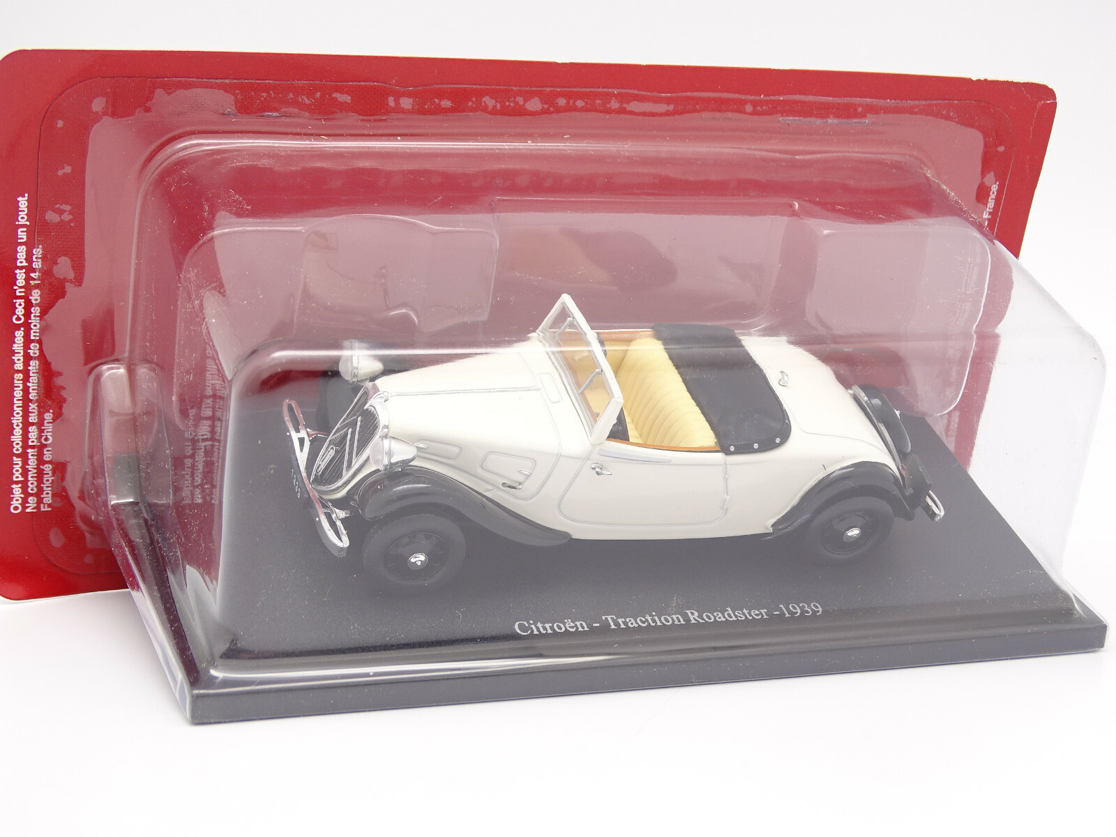 Citroen Traction Roadster 1939 miniature 1/43, finition premium en métal Universal Hobbies