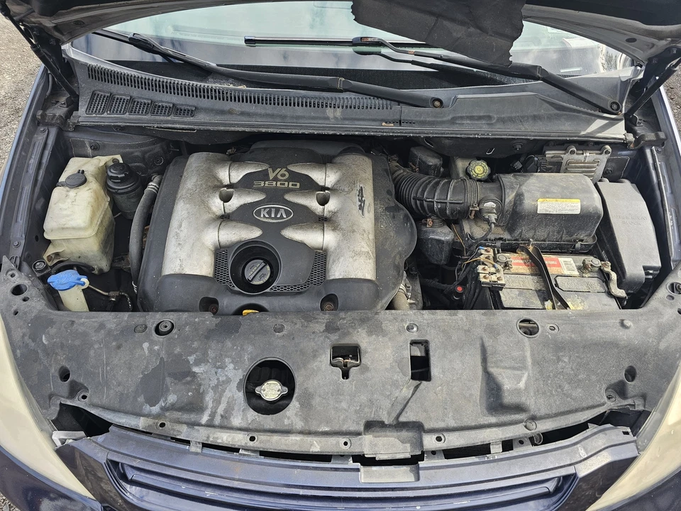 Used Radiator fits: 2006 Kia Sedona  Grade C Foto 4 de 4