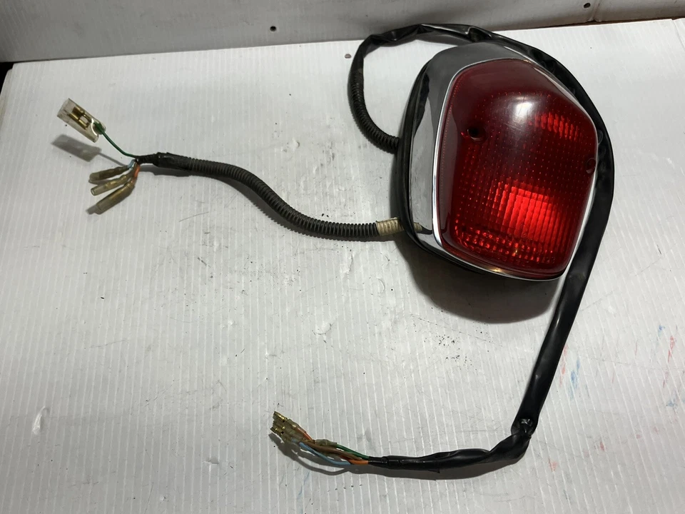 Luz trasera Honda Shadow 1100 2000 (aero) (fabricante de equipos originales) Foto 2 de 4