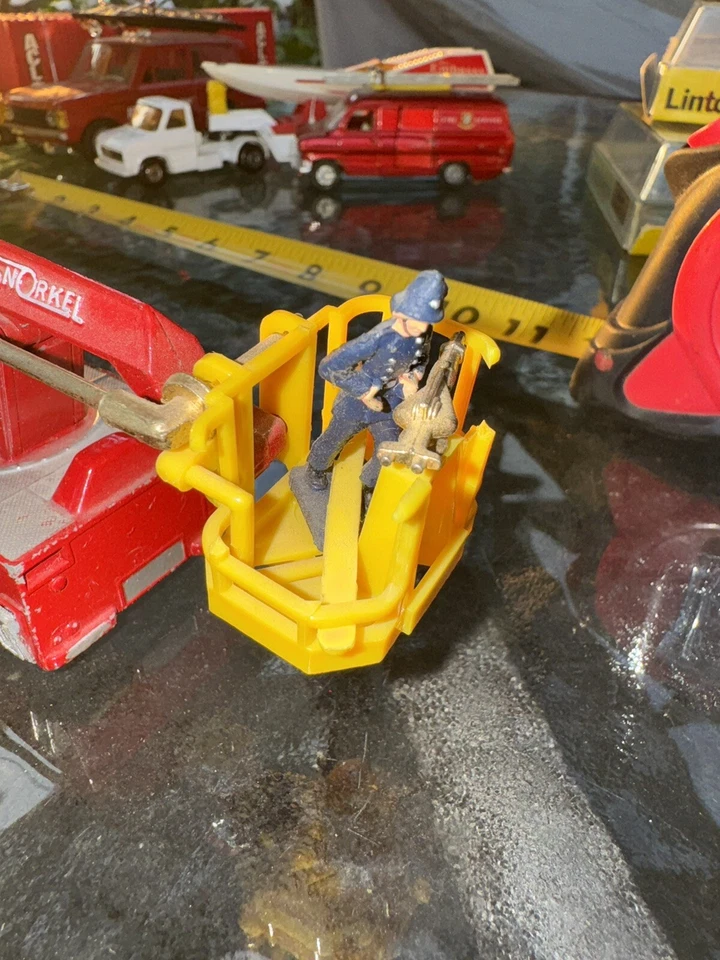 Corgi Major Toys 1127 Simon Snorkel Fire Engine original vintage diecast toy - Image 2 of 4