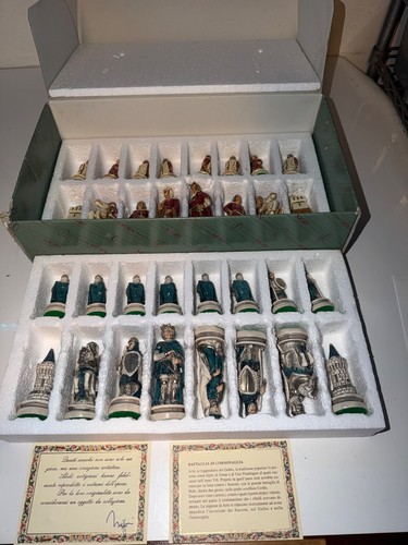 VINTAGE NIGRI ITALIAN HAND CRAFTED & HAND PAINTED 32 CHESS PIECES