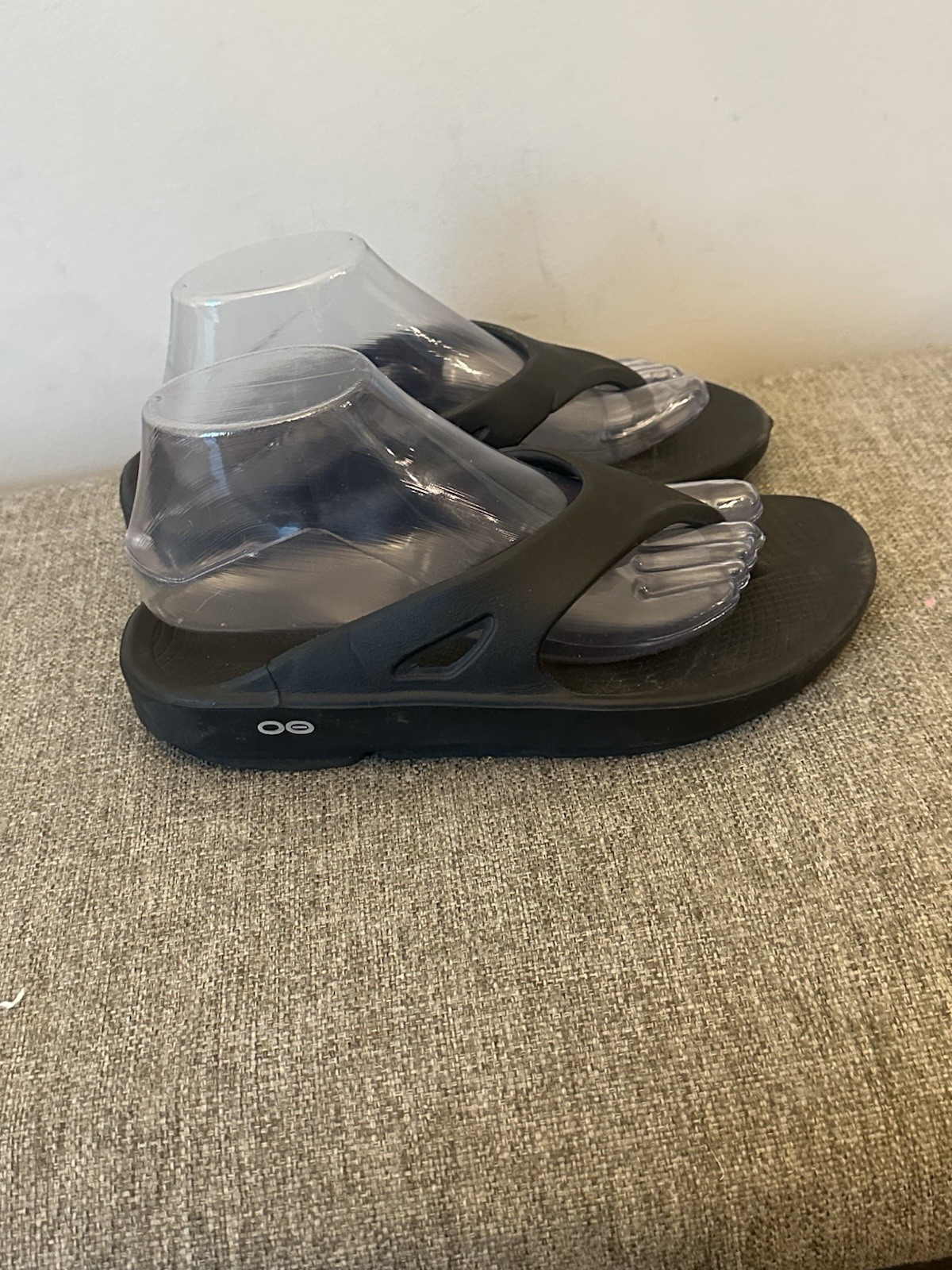 Oofos Women’s Black Thong Recovery Sandal Size 7
