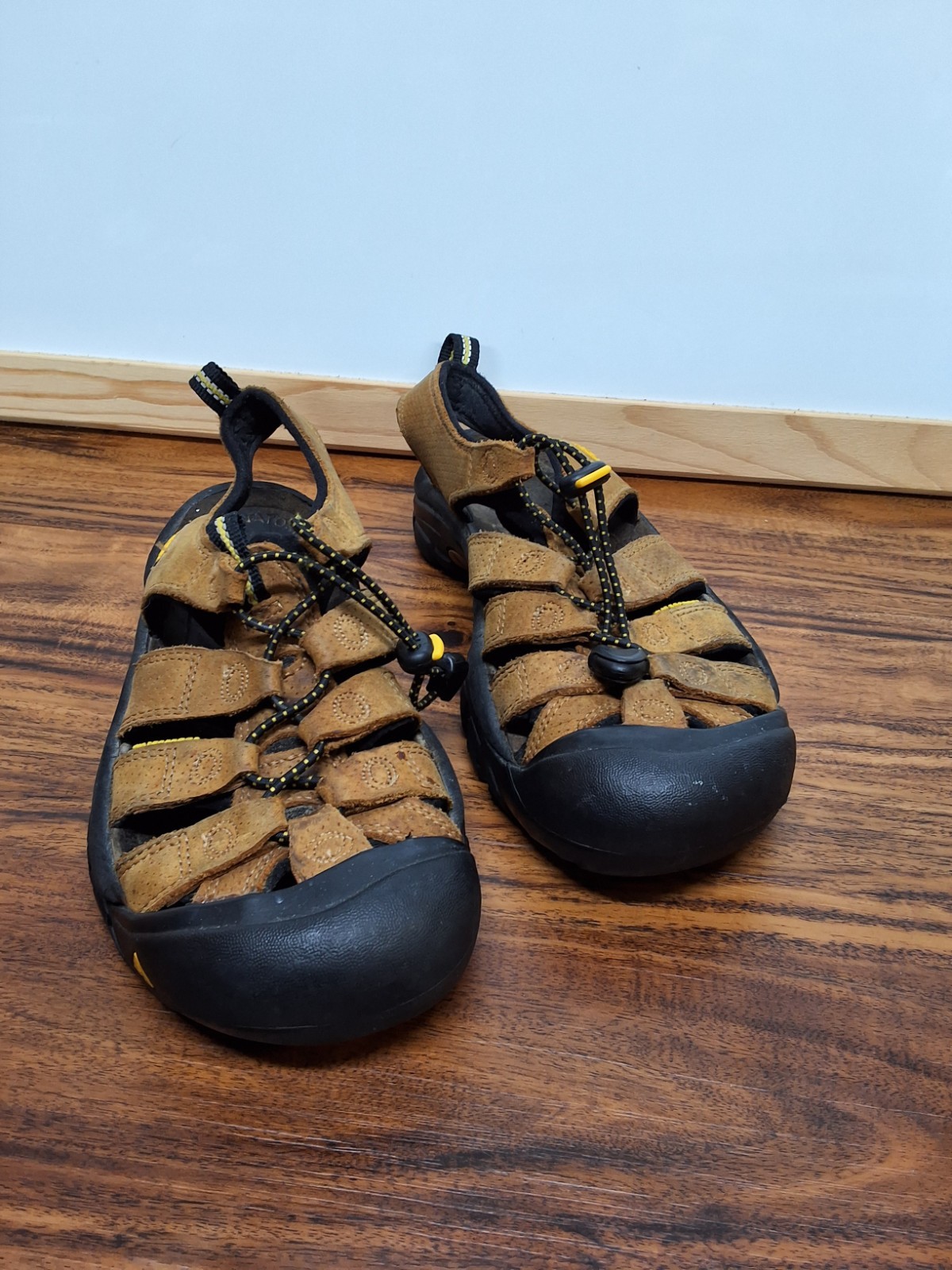 Sandali KEEN Newport H2 da donna taglia 7 in pelle marrone impermeabili sportivi escursionismo