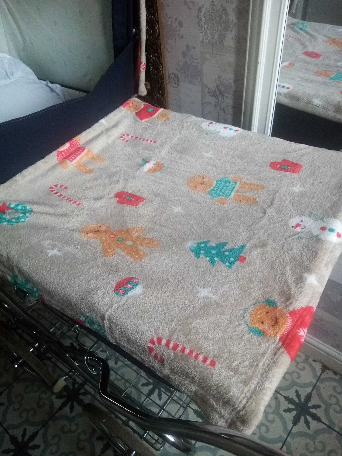 Cappuccio Coach costruito Pram pelliccia e coperta abbinati pan di zenzero uomo tema natalizio