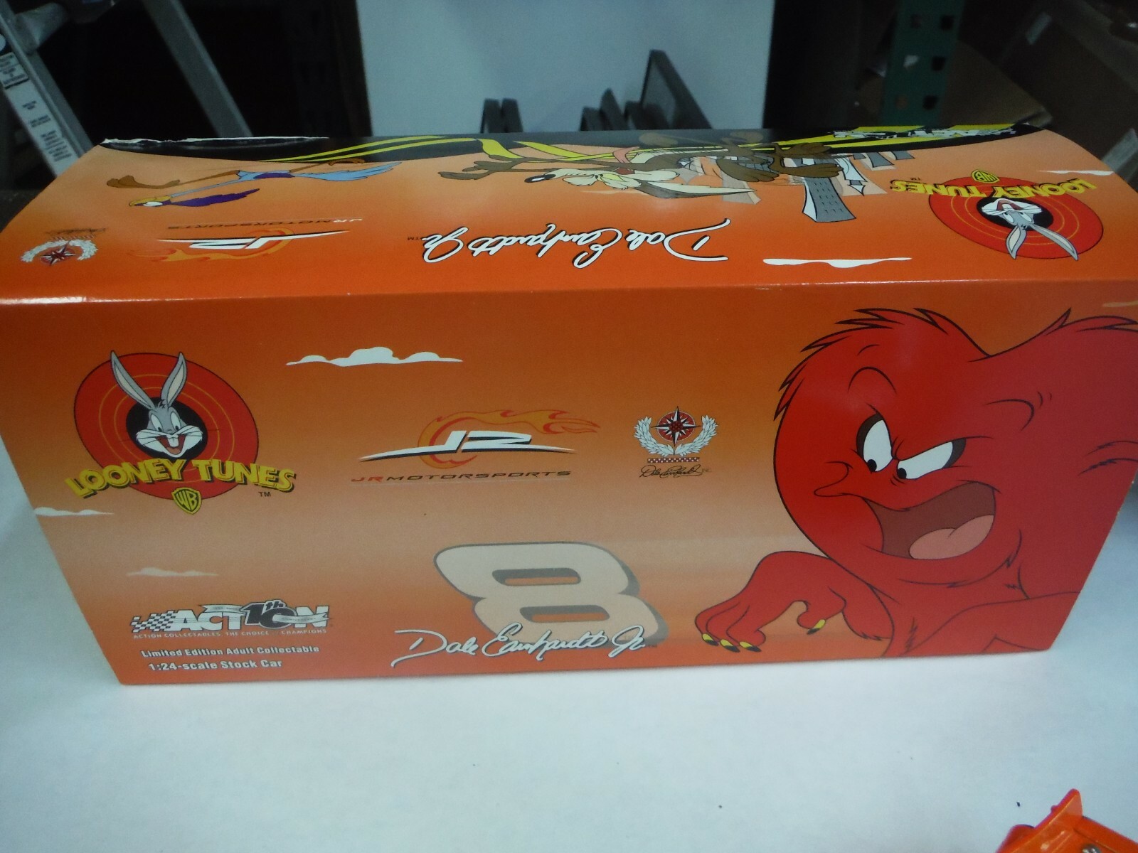 DIECAST NASCAR EARNHARDT JR #8 LOONEY TUNES REMATCH 2002 MONTE CARLO 1:24 X5-17