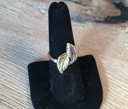 14K Vintage Yellow And White Gold Leaf Ring - Picture 2 of 4