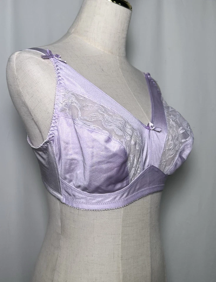 Sujetador modelado instantáneo inalámbrico encaje lavanda 36D ancho cobertura completa sin relleno Foto 2 de 4