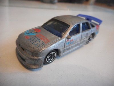 Matchbox Holden Commodore ''Sydney 2000 Olympic Torch Relay'' in grau