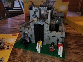 LEGO Castle: King's Castle (6080) Nearly Complete w/box + Instructions 
