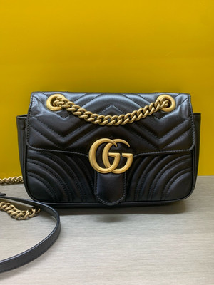 Gucci GG Marmont Medium Shoulder Bag Black Quilted Leather Gold HW w/ Tag