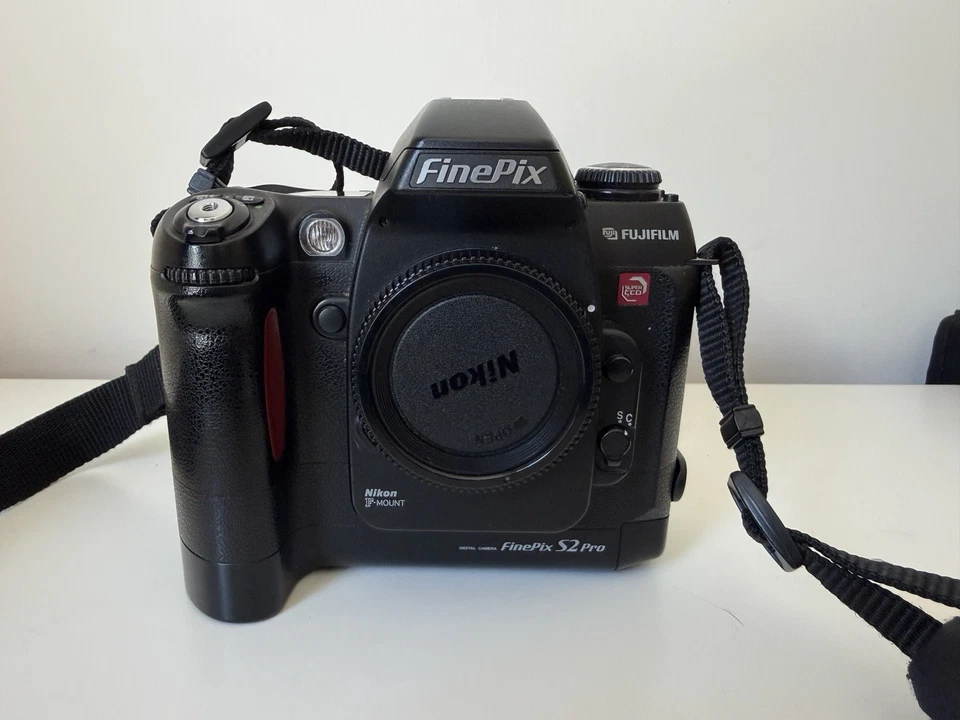 Fujifilm FinePix S2 Pro Digital SLR Camera With Sigma 28-135mm Sigma Zoom Lens, photo 1 of 5