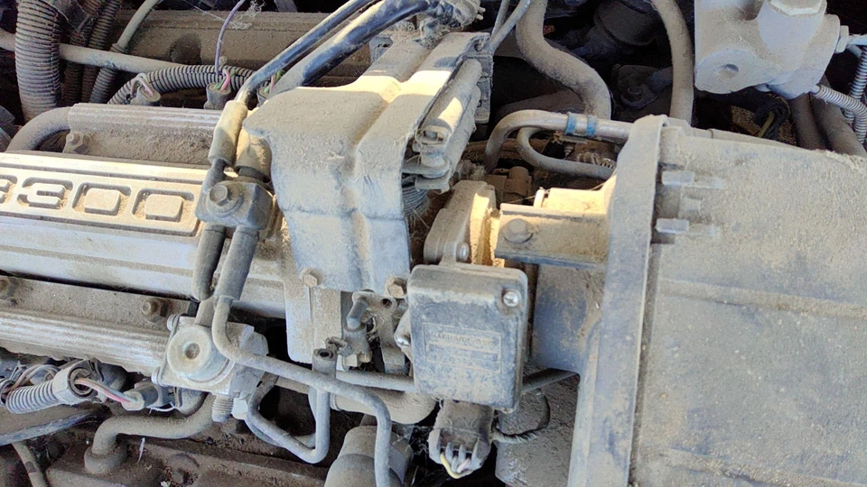 89-93 Buick Century Throttle Body Valve Assembly Complete Oem With Sensors 3.3l - Image 4 of 4