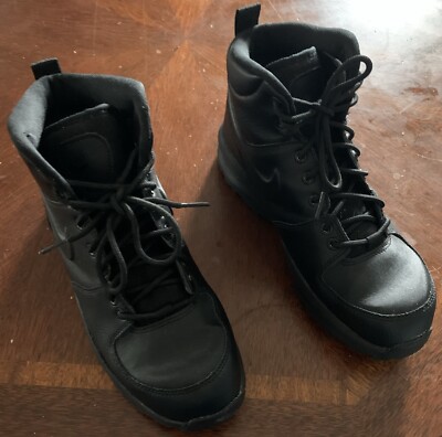 Nike Manoa Youth Size 7Y Women's 8.5 Leather Sneaker BQ5372-001 Black Boots